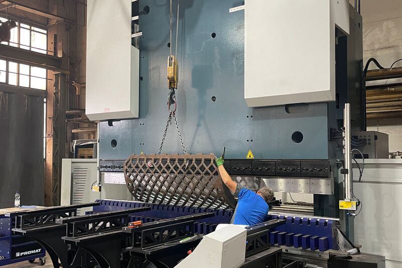 Video CNC-Abkantpresse